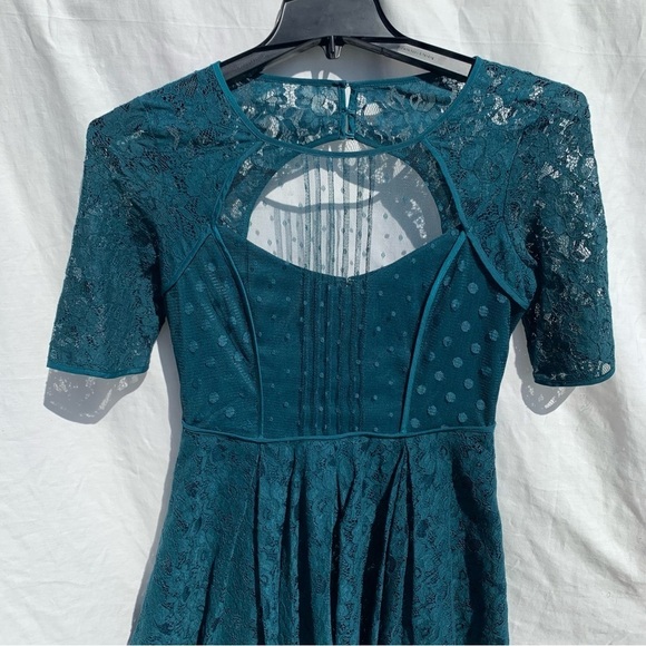 BCBGMaxazria Julya Teal Green Dress Special Occasion Lace Cocktail Sz 6 - Picture 3 of 12